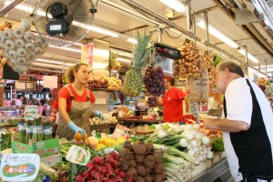A finicky customer at La Frutería Ros