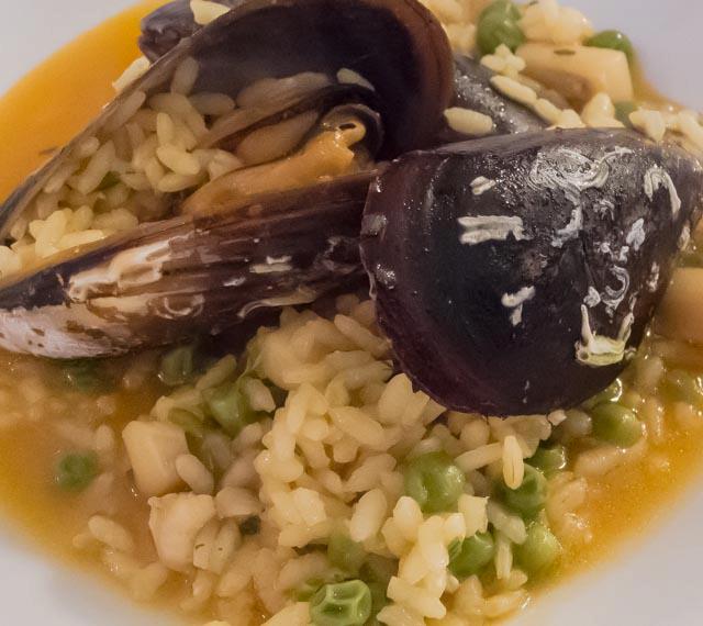 579685_573111789367455_1547007258_n