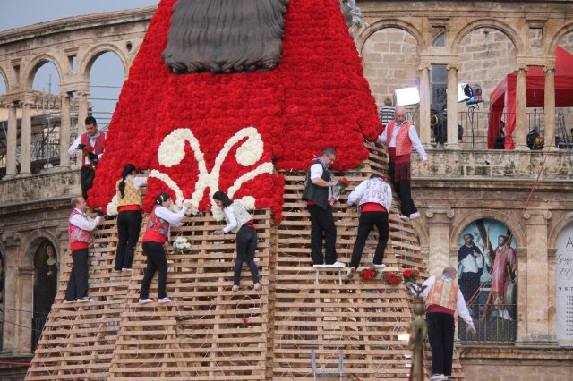 53717_520822607963786_1380937724_o