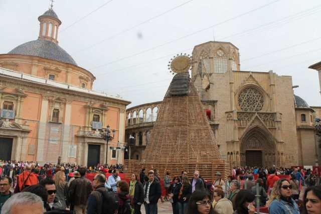 884350_520822147963832_2138156135_o